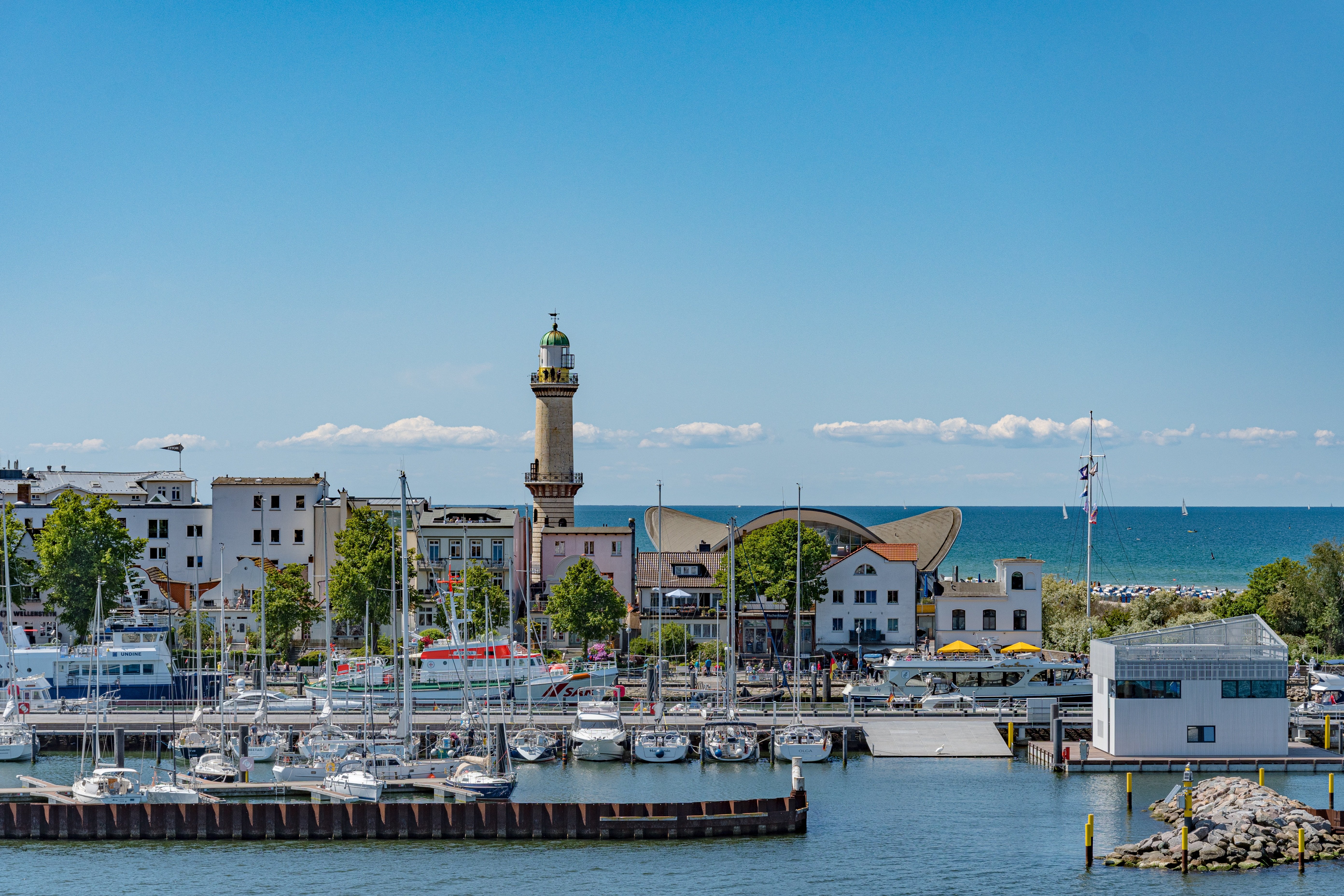 Warnemünde, Leuchtturm und Hafen